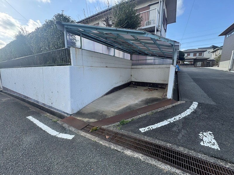 光貞台二丁目戸建 現地写真（駐車場）