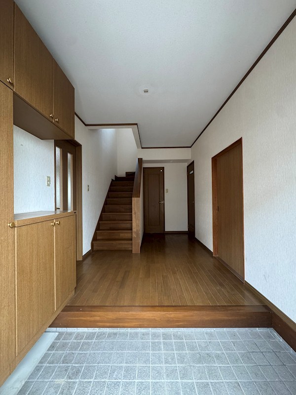 曲戸建 現地写真（玄関）