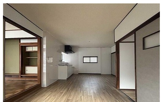 上本町二丁目戸建 内観写真（リビング）
