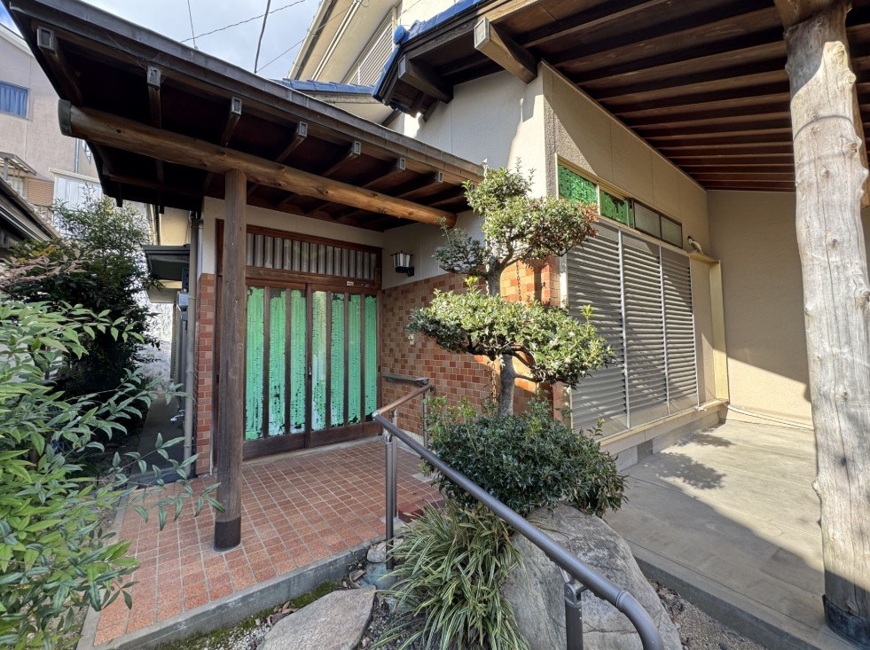 永犬丸南町三丁目戸建 現地写真（玄関）