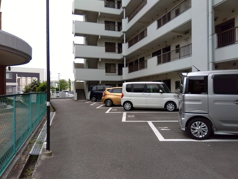 アメニティ富士見 共用部写真（駐車場）