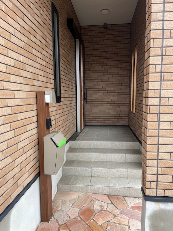 日吉台二丁目戸建 現地写真（玄関）