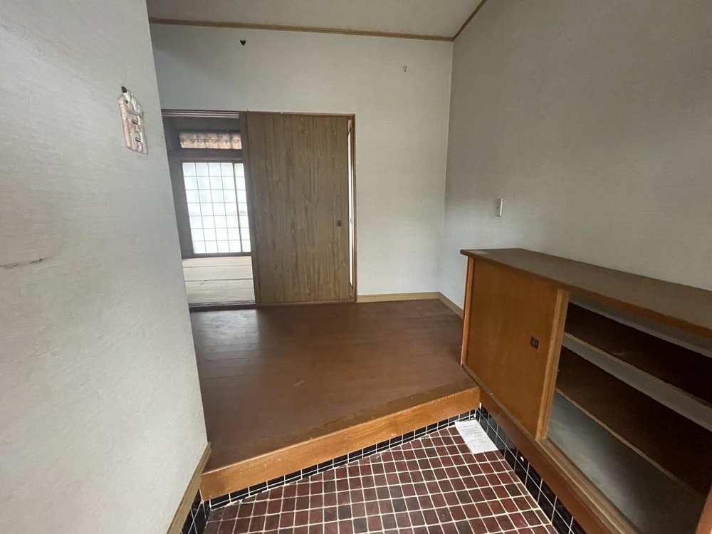 石田町戸建 現地写真（玄関）