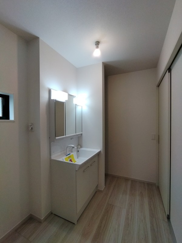 中原西三丁目新築戸建2号棟　1期 内観写真（洗面台・洗面所）