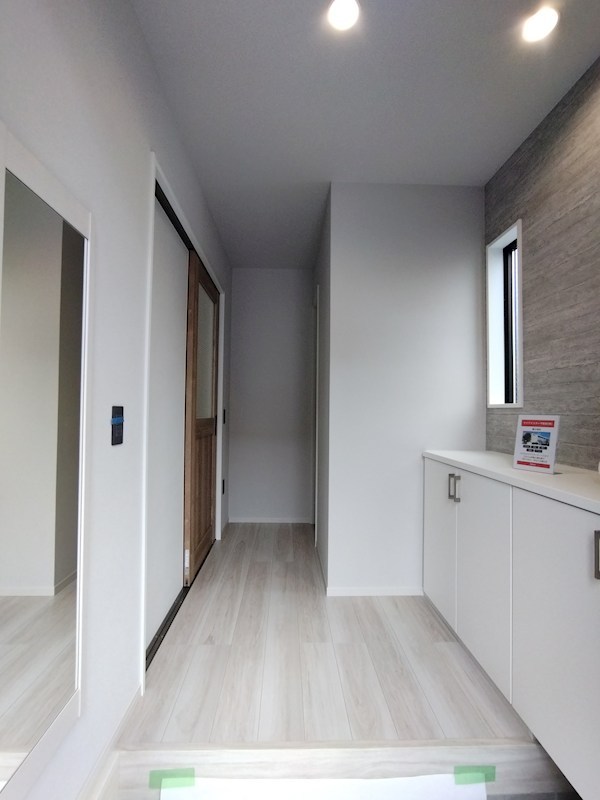 中原西三丁目新築戸建2号棟　1期 現地写真（玄関）