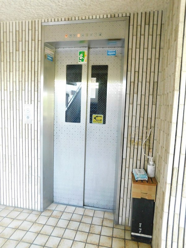 ビバライフ鷹の巣 共用部写真（ロビー）