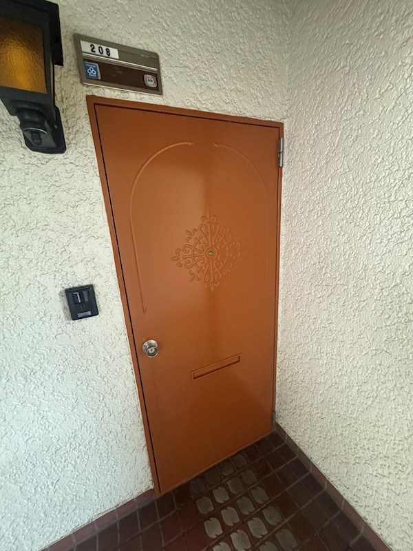 ビバライフ鷹の巣 現地写真（玄関）