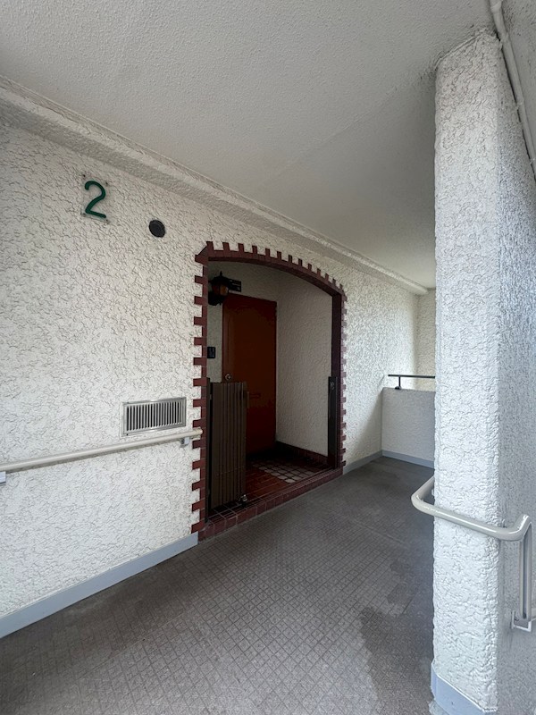 ビバライフ鷹の巣 現地写真（玄関）