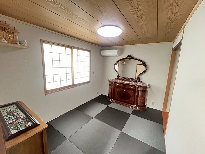 南泉三丁目52番戸建 内観写真（リビング以外の居室）