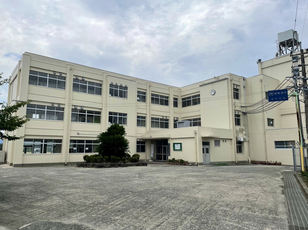 南泉三丁目52番戸建 中学校