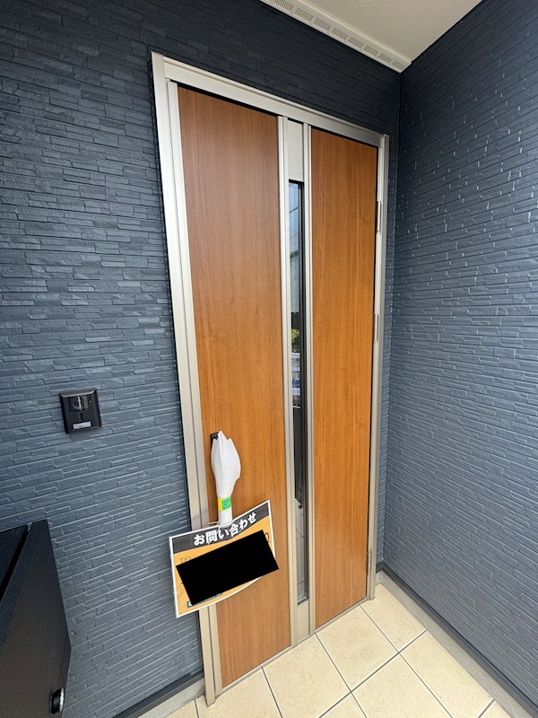 楠橋南一丁目新築戸建1号棟　第2 現地写真（玄関）