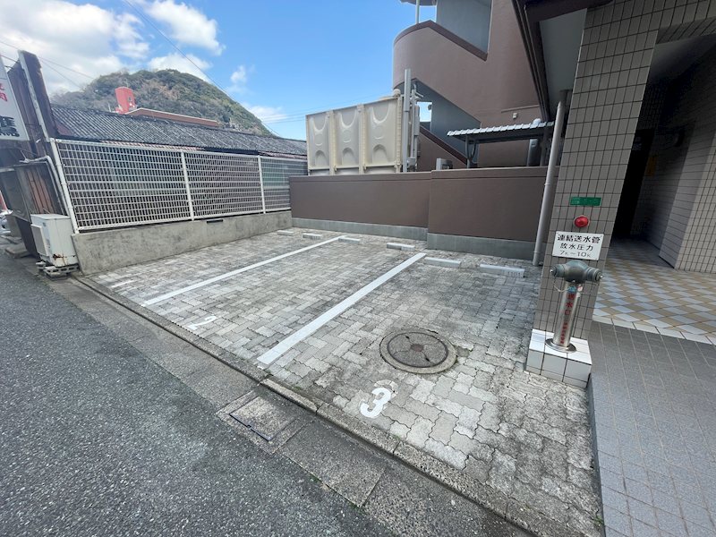 エクレール門司港東 共用部写真（駐車場）