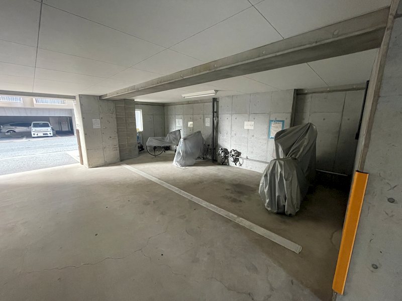 エクレール門司港東 共用部写真（駐車場）