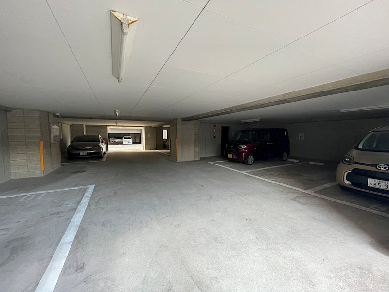 エクレール門司港東 共用部写真（駐車場）