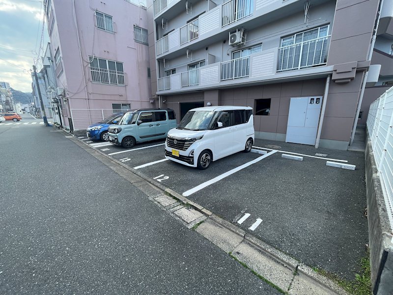 エクレール門司港東 共用部写真（駐車場）