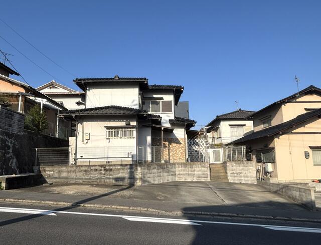 日吉台三丁目戸建 現地写真（駐車場）