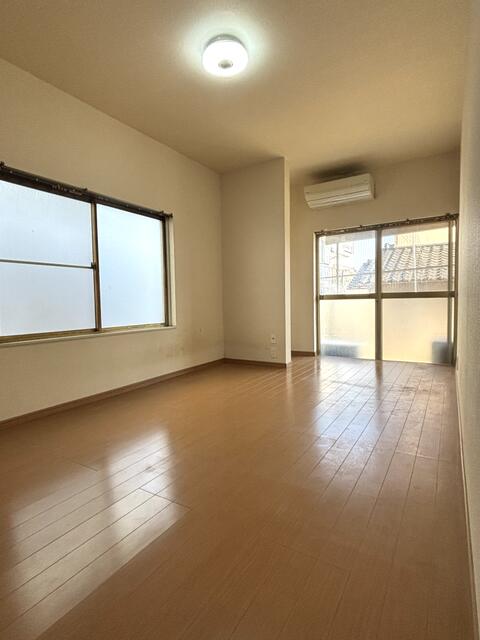日吉台三丁目戸建 内観写真（リビング以外の居室）