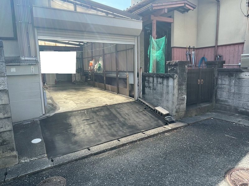 葛原三丁目11番戸建 現地写真（駐車場）