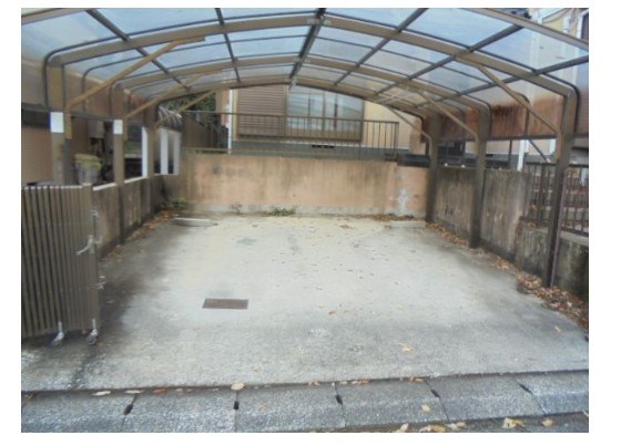 志井三丁目戸建 現地写真（駐車場）