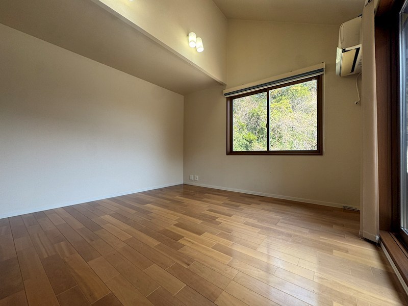 朝霧四丁目戸建 内観写真（リビング以外の居室）