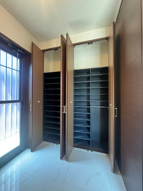 朝霧四丁目戸建 内観写真（収納）