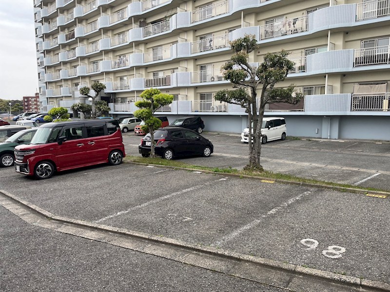 ホワイトキャッスル今池Ⅱ 共用部写真（駐車場）