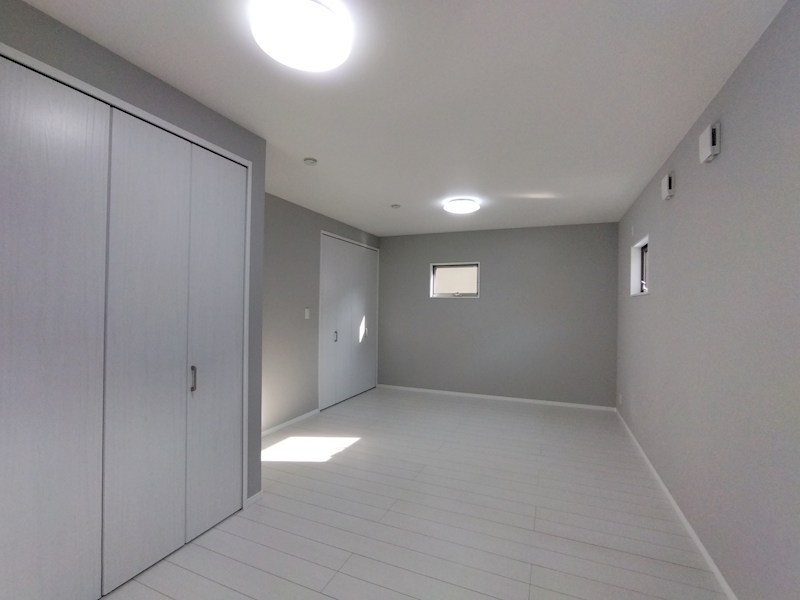 上本町二丁目戸建 内観写真（リビング以外の居室）