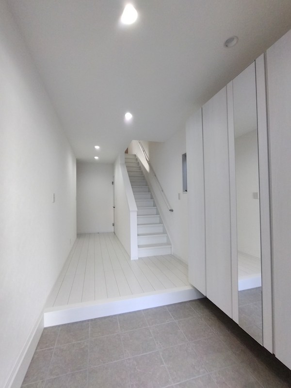 上本町二丁目戸建 現地写真（玄関）