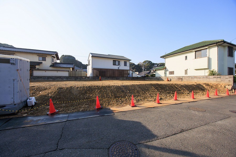 白岩町新築戸建3号地 現地写真（前面道路含む現地写真）