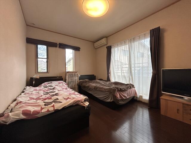 湯川新町二丁目戸建 内観写真（リビング以外の居室）