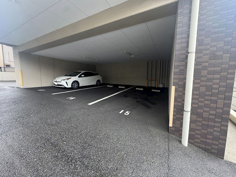 アメニティ東鳴水 共用部写真（駐車場）