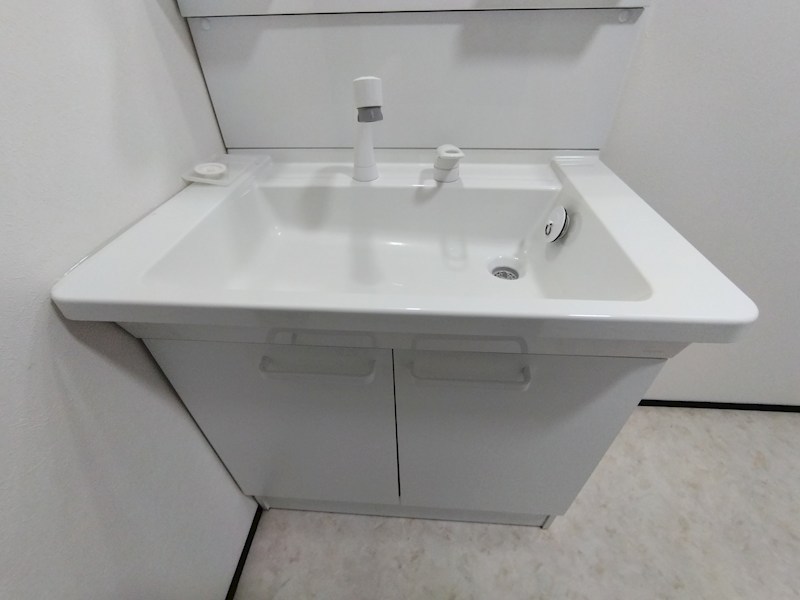 下富野四丁目18番戸建 内観写真（洗面台・洗面所）