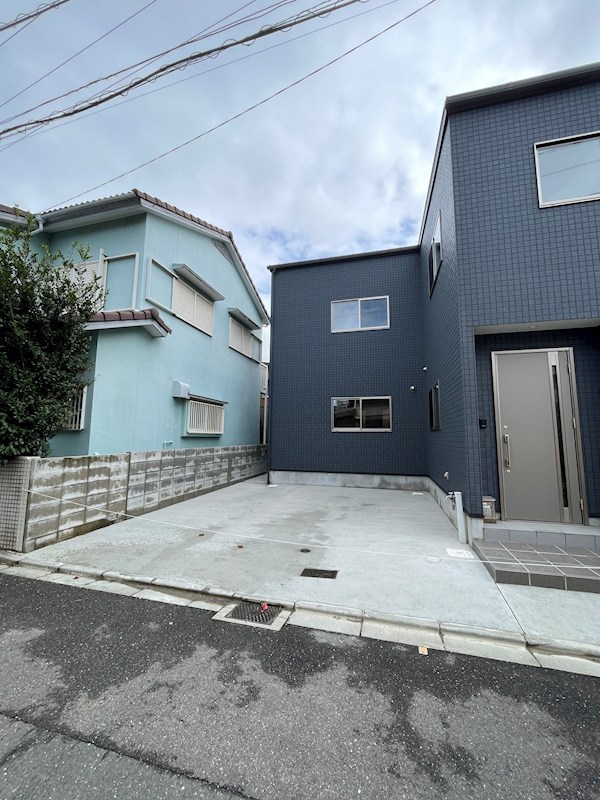 下富野四丁目18番戸建 現地写真（駐車場）
