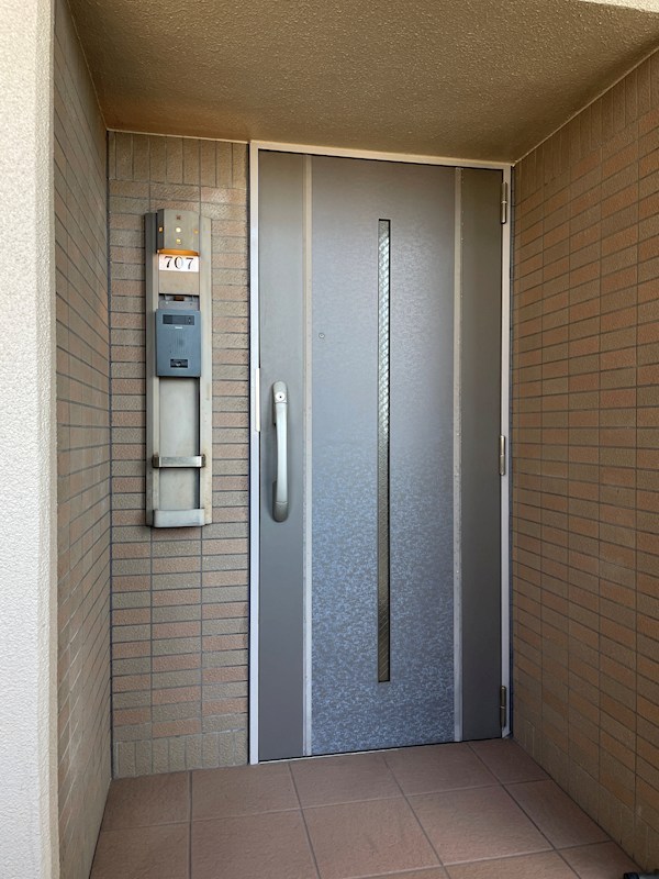 ホワイトキャッスル朝日ヶ丘 現地写真（玄関）