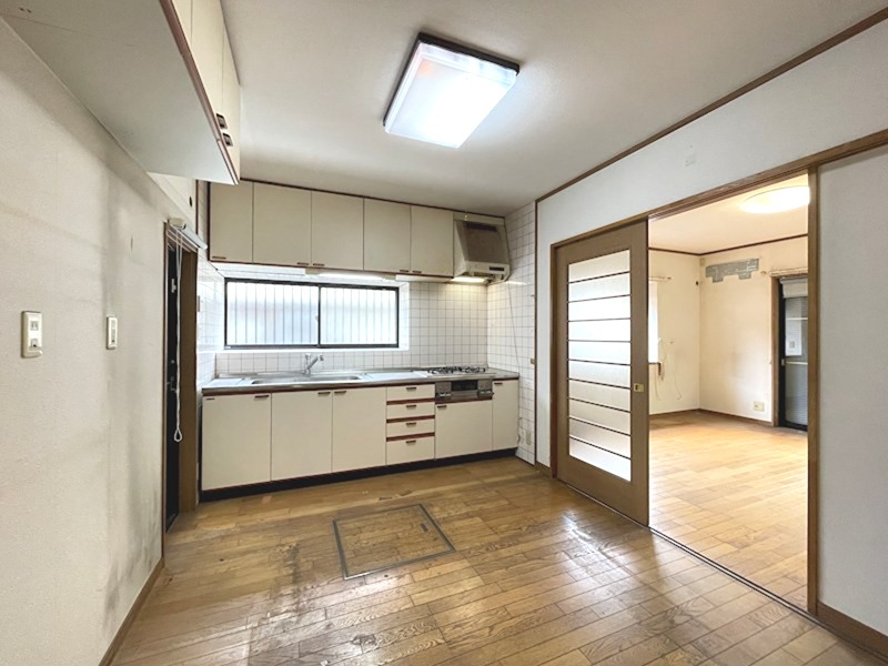徳力新町二丁目8番戸建 内観写真（キッチン）