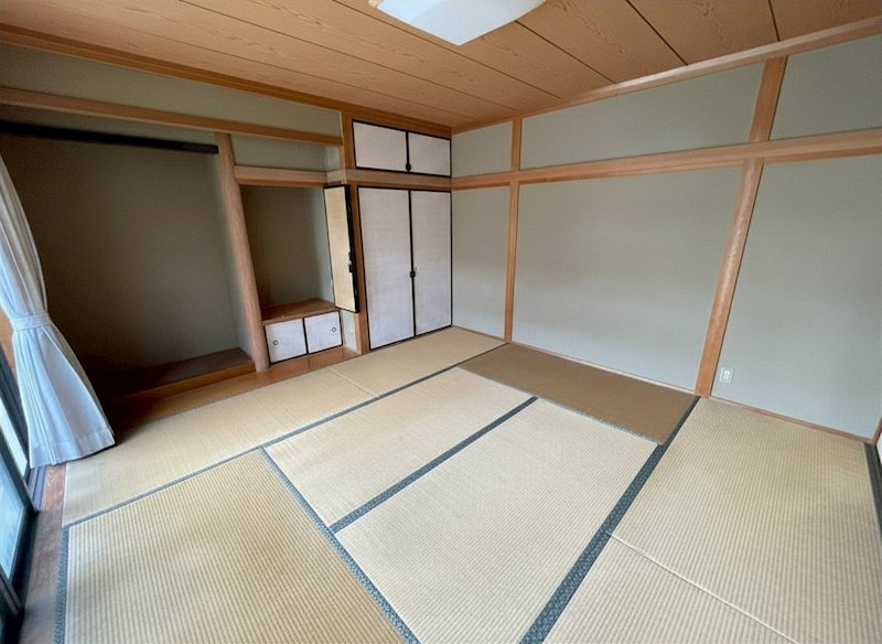 徳力新町二丁目8番戸建 内観写真（リビング以外の居室）