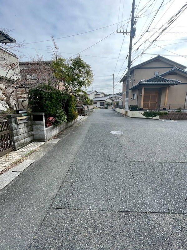 徳力新町二丁目8番戸建 現地写真（前面道路含む現地写真）