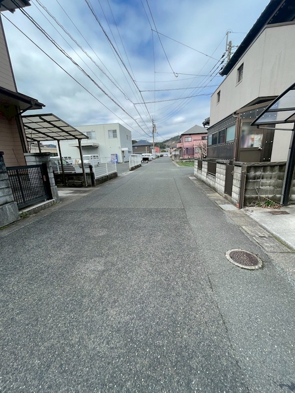 徳力新町二丁目8番戸建 現地写真（前面道路含む現地写真）