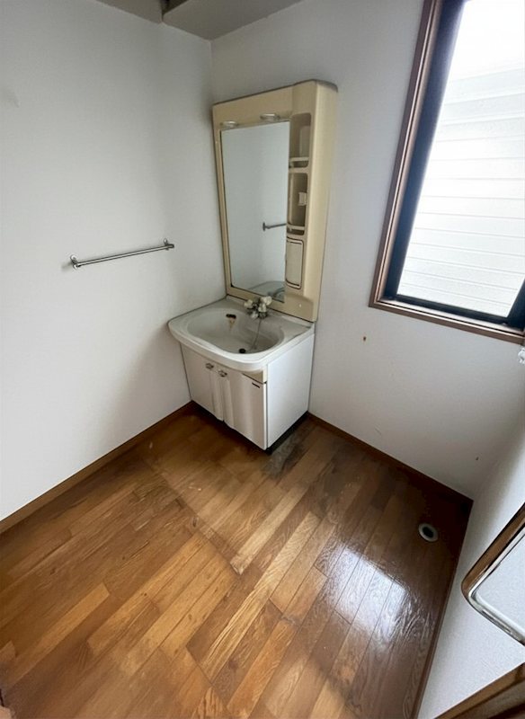 徳力新町二丁目8番戸建 内観写真（洗面台・洗面所）