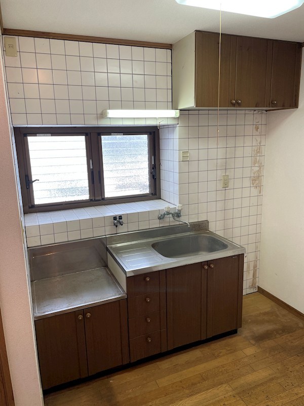 徳力新町二丁目8番戸建 内観写真（キッチン）