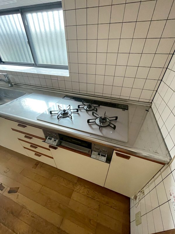 徳力新町二丁目8番戸建 内観写真（キッチン）