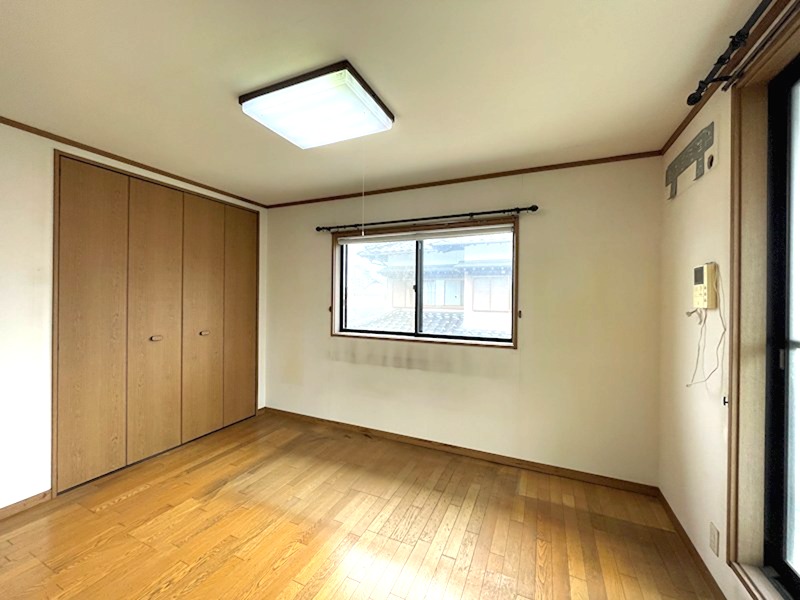 徳力新町二丁目8番戸建 内観写真（寝室）