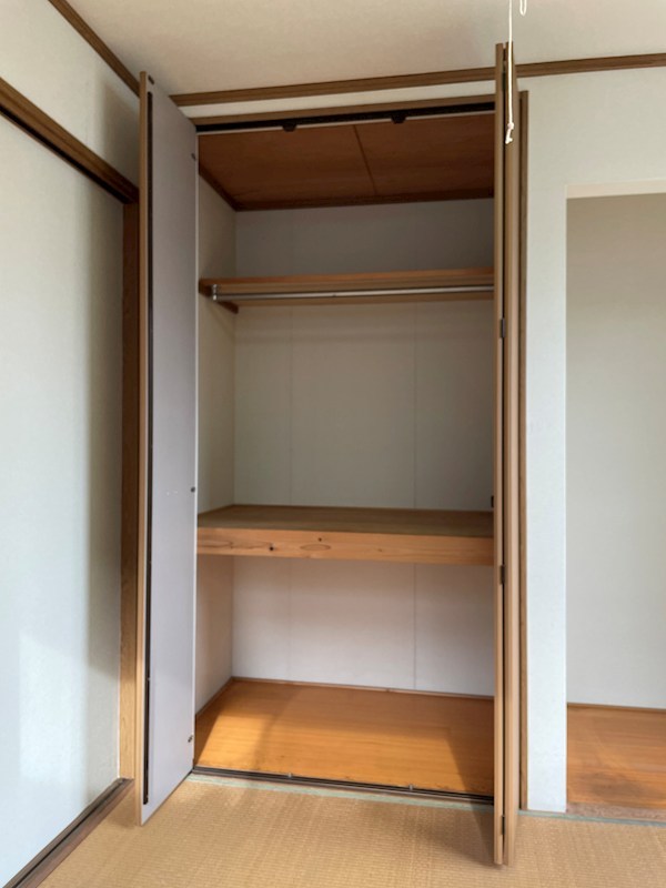 徳力新町二丁目8番戸建 内観写真（収納）