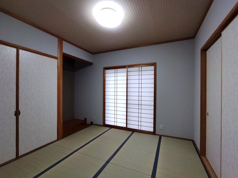 吉志新町二丁目戸建 内観写真（リビング以外の居室）