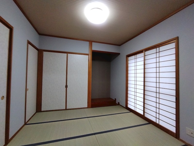 吉志新町二丁目戸建 内観写真（リビング以外の居室）