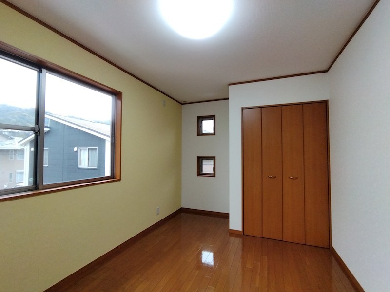 吉志新町二丁目戸建 内観写真（リビング以外の居室）