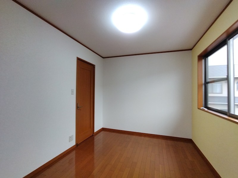 吉志新町二丁目戸建 内観写真（リビング以外の居室）