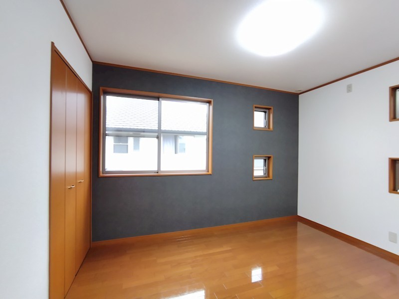 吉志新町二丁目戸建 内観写真（リビング以外の居室）