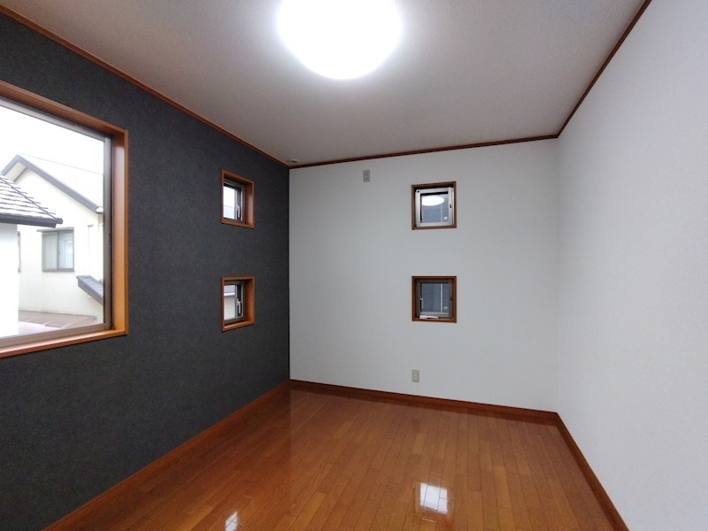 吉志新町二丁目戸建 内観写真（リビング以外の居室）