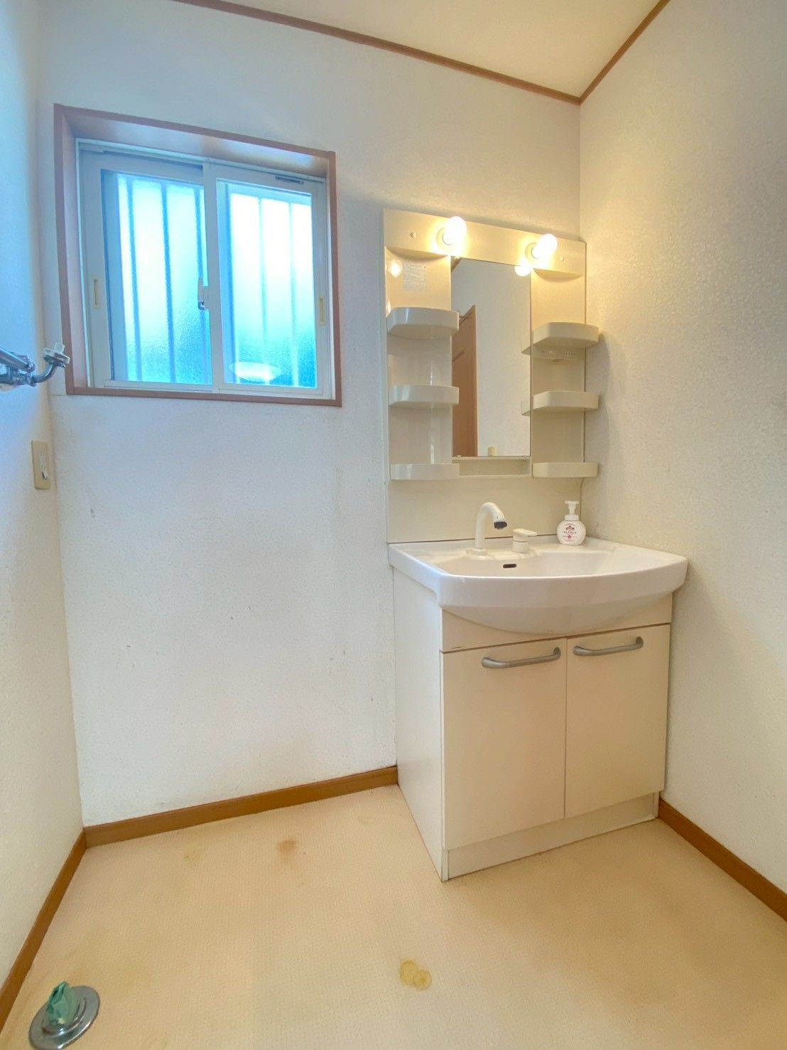 柏原2丁目 戸建 内観写真（洗面台・洗面所）